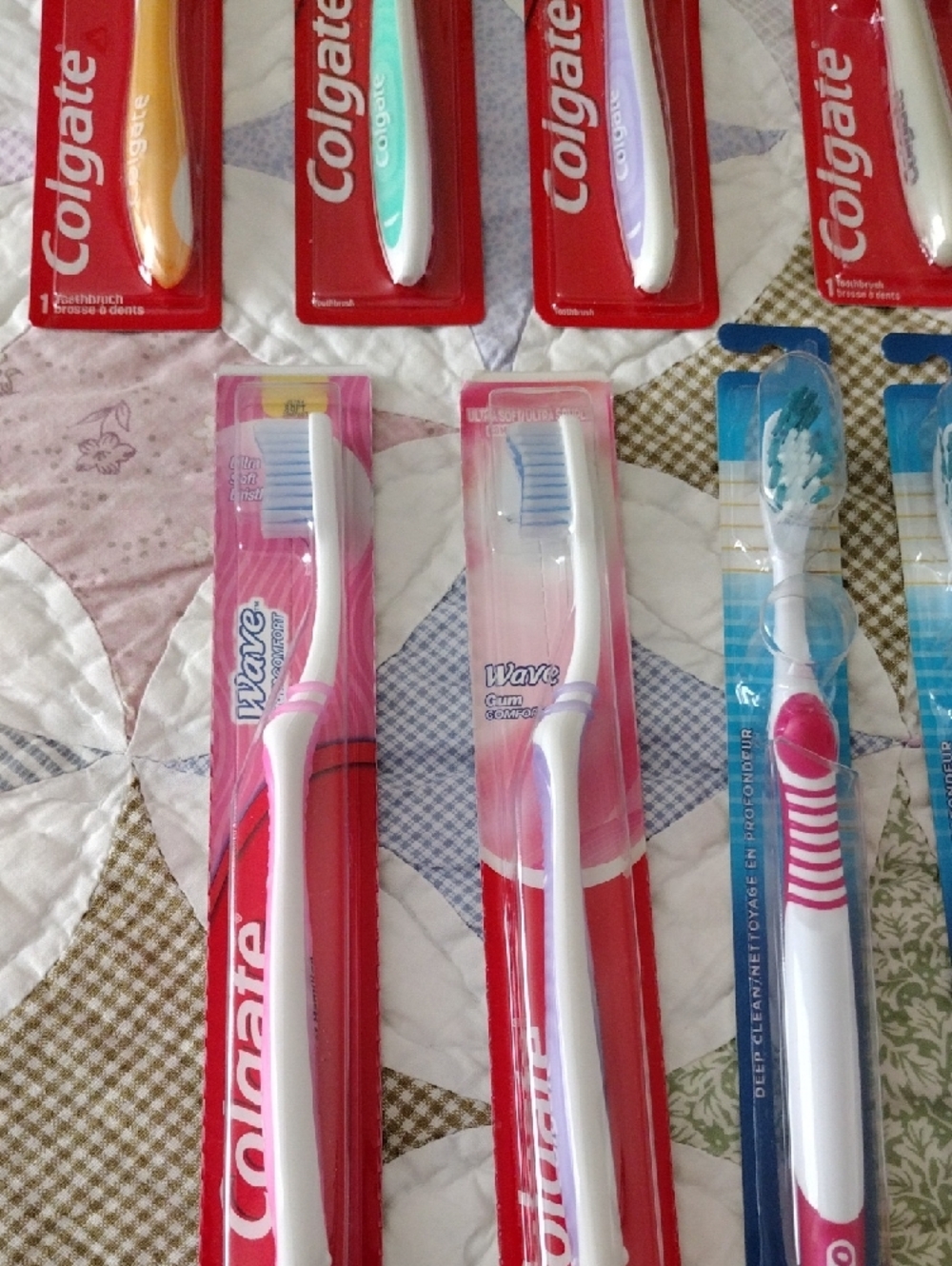 15 Colgate & OralB Toothbrushes - Soft Bristles - Picture 4 of 5